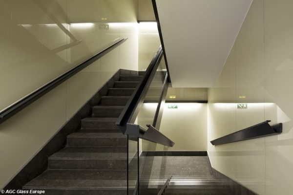 1081015-lacobel-beige-clair-samir-martinique-3 1081015-lacobel-beige-clair-samir-martinique-3