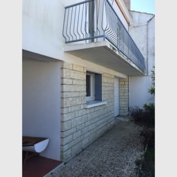 Avant : une entrée classique sans charme